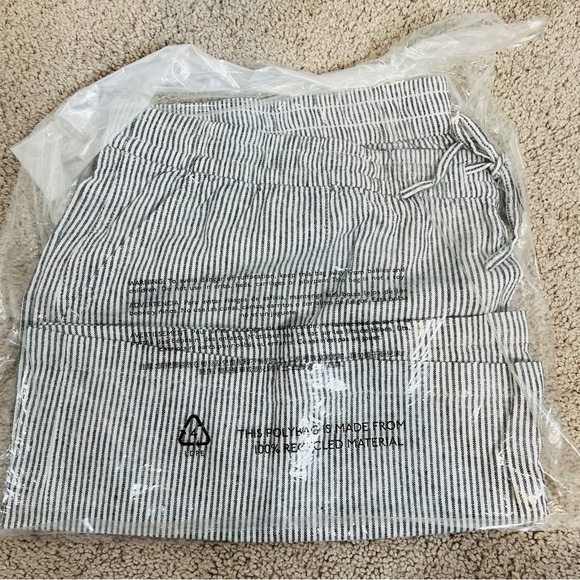 NWT! J. Crew Black & White Striped Linen-Blend Drawstring Shorts. Size 2X. - Picture 6 of 9